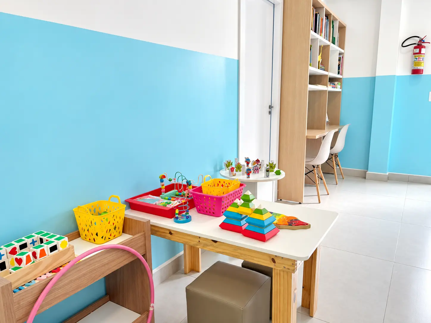 Detalhe do ambiente acolhedor da clínica pediátrica